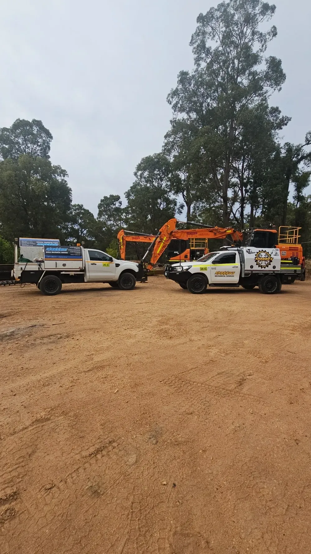 On-site plant repair, a Shanno&rsquo;s service ute alongside an excavator
